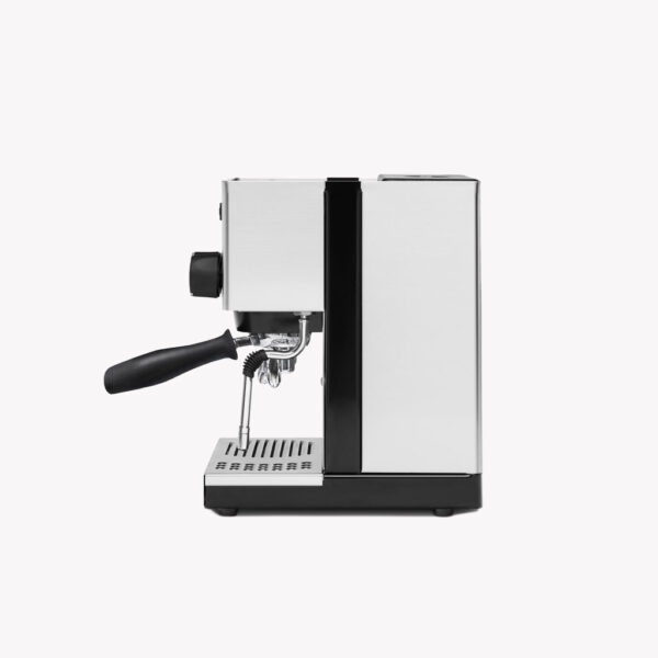 Profil droit de la machine à café Silvia inox